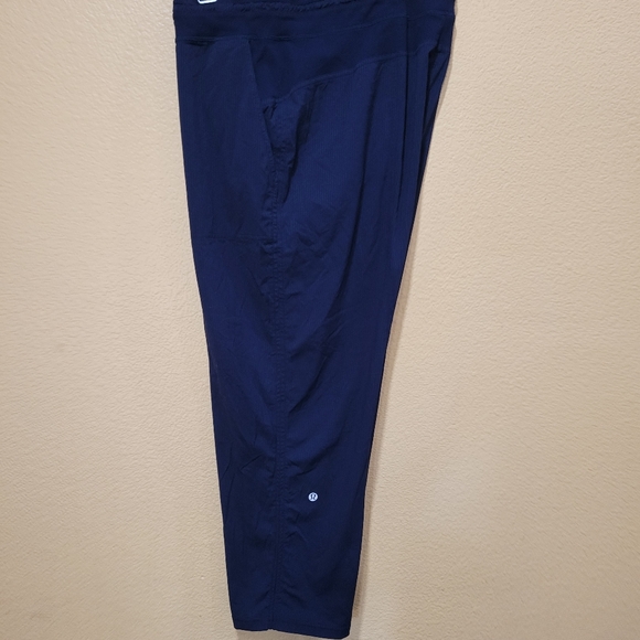 Lululemon pants - Picture 5 of 11